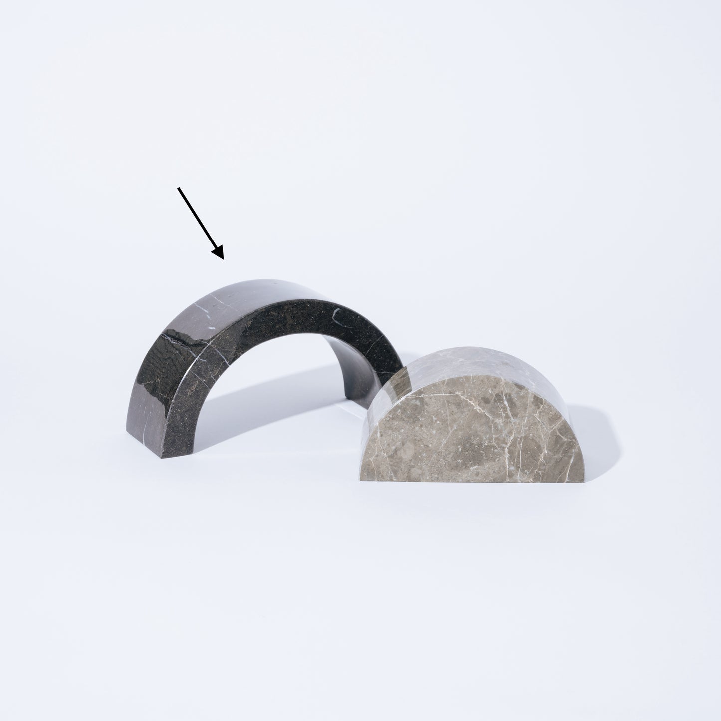 Bookends outside オブジェ